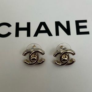 100% AUTHENTIC CHANEL Turnlock Gold Earrings